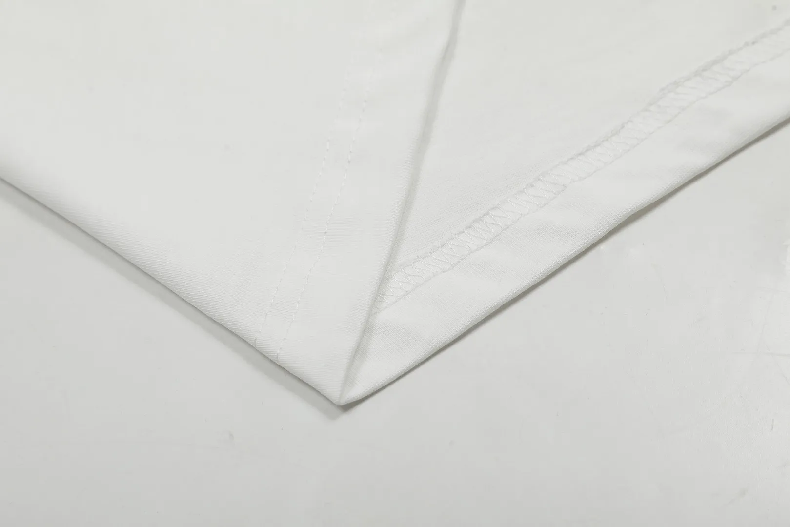 vivienne west wood The Queen Mother of the West Vivienne Saturn Raglan Color Block Short Sleeve VIVI 156# new fabrics have been washed twice at high temperature machine + water. It is the only one in the entire network that achieves 0 shrinkage. The Solona thread is arranged. The threaded neckline does not deform. It is tight and dense. Welcome to compare. The full range of correct accessories. Every detail is completely restored and can be stretched directly.